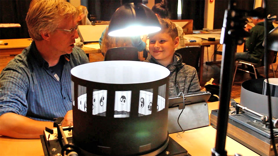 Spinning Animation Workshop for federal price winners of the 'youth creativ' competition, hold by Thomas Stellmach.